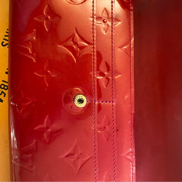 Vintage Louis Vuitton Vernis Long Wallet - Cherry Red - Picture 3 of 5